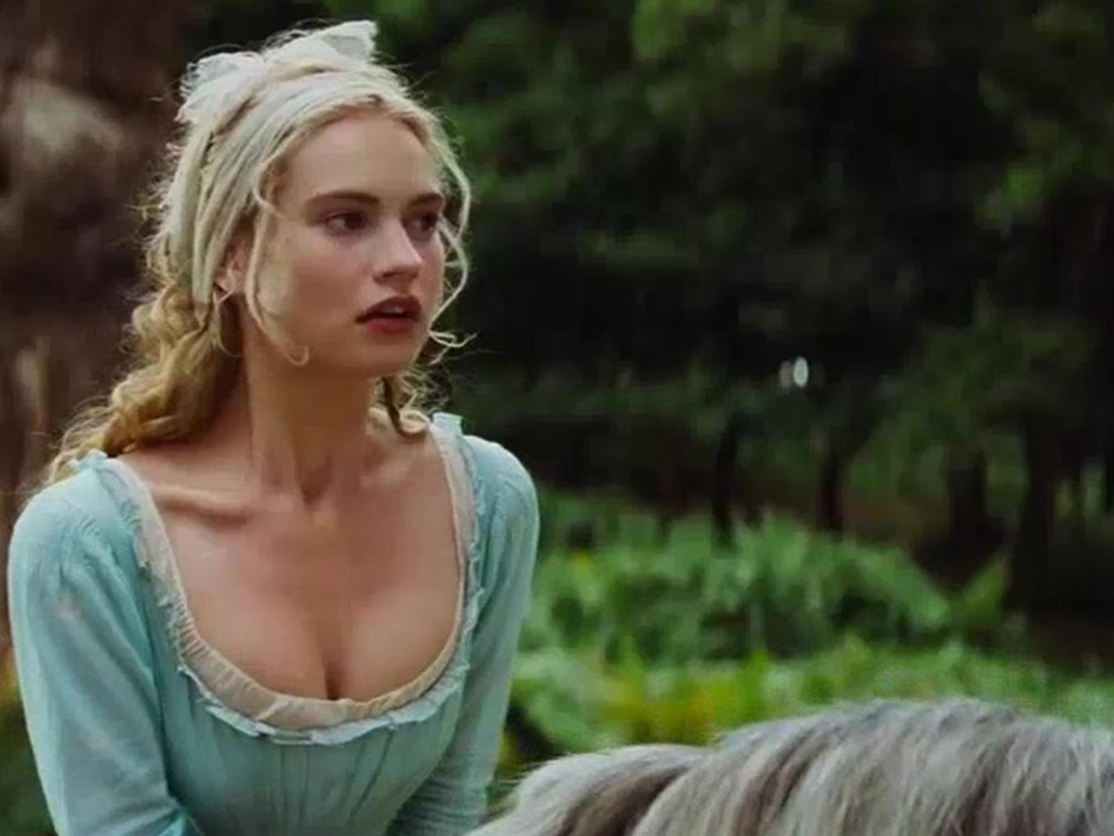 Cinderella (2015): Cinderella - Fandango